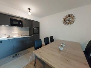 Appartements Appartement cosy 6 pers, acces pistes, parking inclus - FR-1-356-536 : photos des chambres