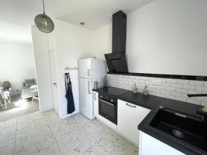 Maisons de vacances Maison charmante proche plage et commerces avec WIFI - FR-1-652-60 : photos des chambres