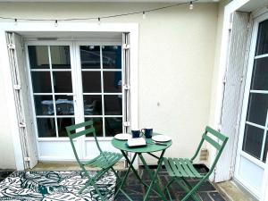 Maisons de vacances Maison charmante proche plage et commerces avec WIFI - FR-1-652-60 : photos des chambres