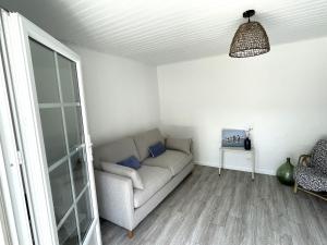 Maisons de vacances Maison charmante proche plage et commerces avec WIFI - FR-1-652-60 : photos des chambres