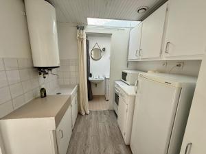 Maisons de vacances Maison charmante proche plage et commerces avec WIFI - FR-1-652-60 : photos des chambres