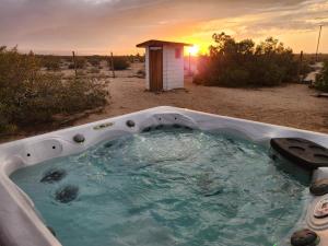 Private, peaceful cabin in North Joshua Tree