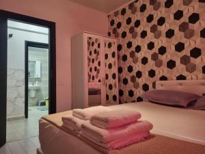 Golden Apartment - Militari Residence Bucharest