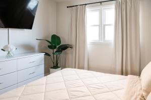 2BR Near OHare and Transit Newly Furnished Modern