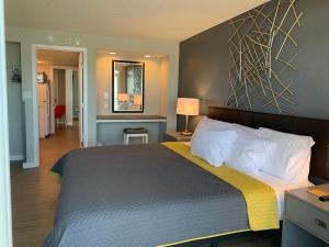 SIPPING ON SUNSHINE-OCEANFRONT-PRIME LOCATION