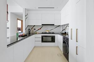 New 2BR with Jacuzzi and Big Balcony In City Center