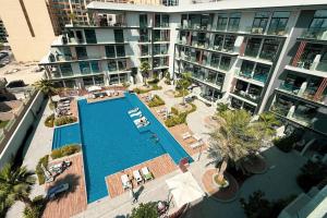 Restay Homes - Chic Studio in JVC - Pool Views