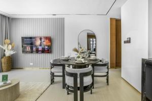 New 2BR with Private Jacuzzi in City Centre