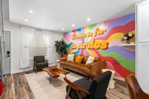 Groovy Townhouse near SoCo