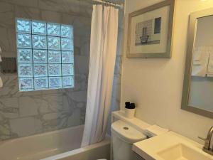 Top Floor - Atlanta Beltline Adjacent Apartment