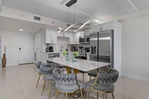 Chic Stay by the Beach