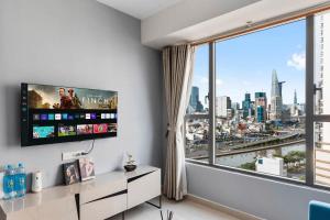 Refined Saigon - Rivergate Aparment - Free Pool, Free Internet SIM for 3 nights, Free Pick Up for 5 nights