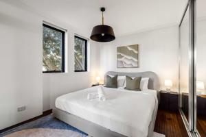 Free Parking on Cross, 5 mins to Star and Darling