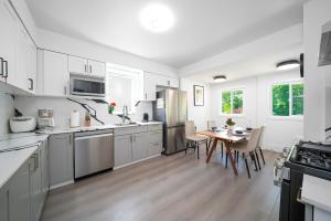 Cozy four bedroom House in Vancouver West
