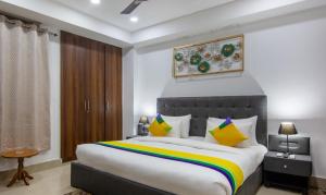 Hotel Divine India Galaxy, Noida 135