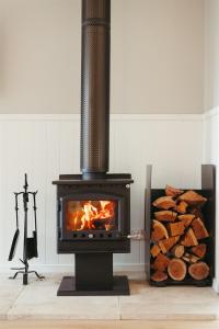 The Woodshed - Hot Stone Sauna & Ice Bath