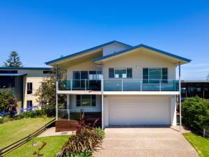 9 Dickinson Avenue-Absolute beachfront!