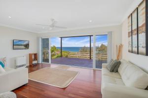 9 Dickinson Avenue-Absolute beachfront!