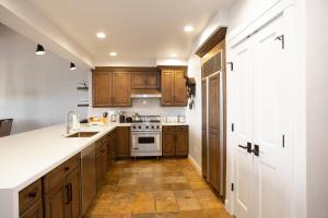 Trails End Lodge At Deer Valley Resort - Three Bedroom Residence With Den And Spa #302