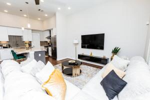 The Spot - Downtown Luxury Home