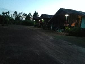 Leks Issan Home and Travel