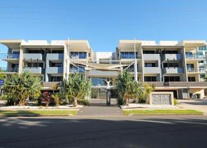 Luxe Resort Units Urangan Esp Hervey Bay Marina Ocean Views Pool