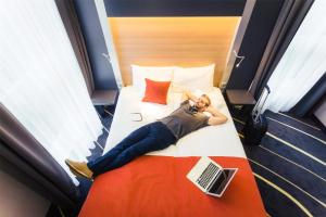 King Room with Lake View - Non-Smoking room in Best Western Plus Lakeside Hotel