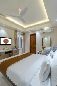 Hotel The Luxury Near Delhi Airport