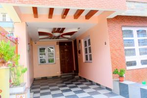 The Pahuna Apartment