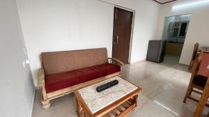 Pinaki Comfort Stay Malad - Near Nesco & Oberoi Mall