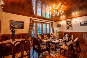 Silverstone Mansions Cottages