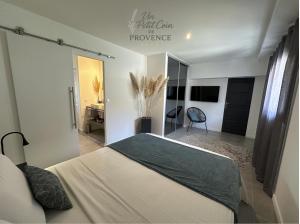 Maisons de vacances Un Petit Coin de Provence - Istres - Maison Contemporaine Avec Piscine Privee Chauffee, Entre Plages Et Provence, Borne 11 kW : photos des chambres