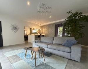 Maisons de vacances Un Petit Coin de Provence - Istres - Maison Contemporaine Avec Piscine Privee Chauffee, Entre Plages Et Provence, Borne 11 kW : photos des chambres