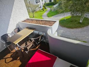 2 room apartment in metro location