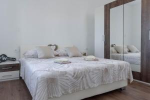 Summer Dream House Maria