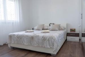 Summer Dream House Maria