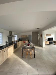 Maisons de vacances Villa contemporaine a 2 pas de la mer avec piscine privee : photos des chambres