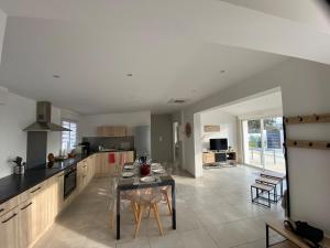 Maisons de vacances Villa contemporaine a 2 pas de la mer avec piscine privee : photos des chambres