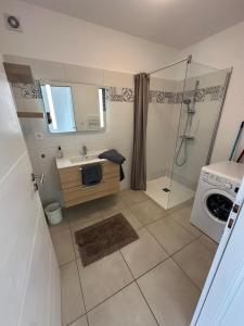 Maisons de vacances Villa contemporaine a 2 pas de la mer avec piscine privee : photos des chambres