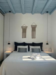 Blue and White Mykonos ap2