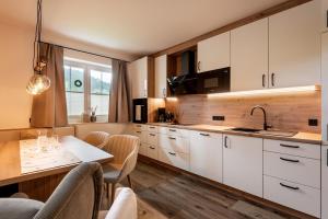 Two-Bedroom Apartment with Terrace room in Appartement Felsenheim