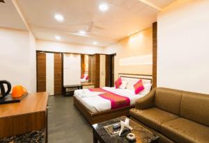 Hotel Manas Continental AC OR NON AC BOTH ROOM With Restaurant