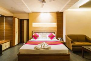 Hotel Manas Continental AC OR NON AC BOTH ROOM With Restaurant