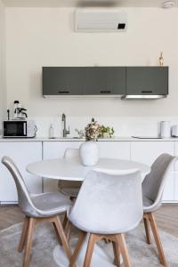 Studio Premium with Air Conditioning for couples in the heart of Krakow, Main Square
