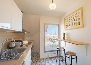 LEnvol - Eiffel Tower view, near metro