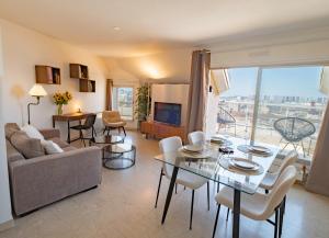 LEnvol - Eiffel Tower view, near metro