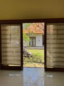 Homey Villa- 5 mins to the Beach at Bondalem Tejakula