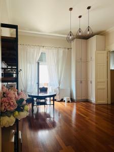 Gellert Square Family Residence - Premium Stay in Buda Sides Cultural Center