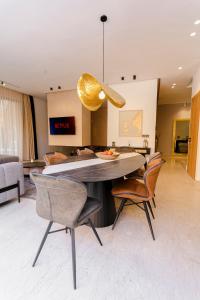 Villa 4 chambres avec piscine chauffée, proche centre