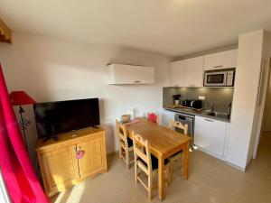 T2 view, skiing, summer pool Balcons du Soleil